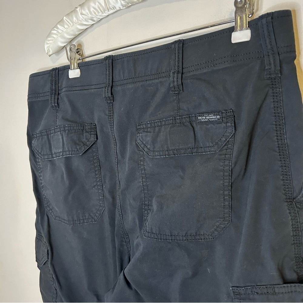 Lee Extreme Motion Men's Black Cargo Shorts Neutral Casual Classic 34 Summer - Picture 7 of 10